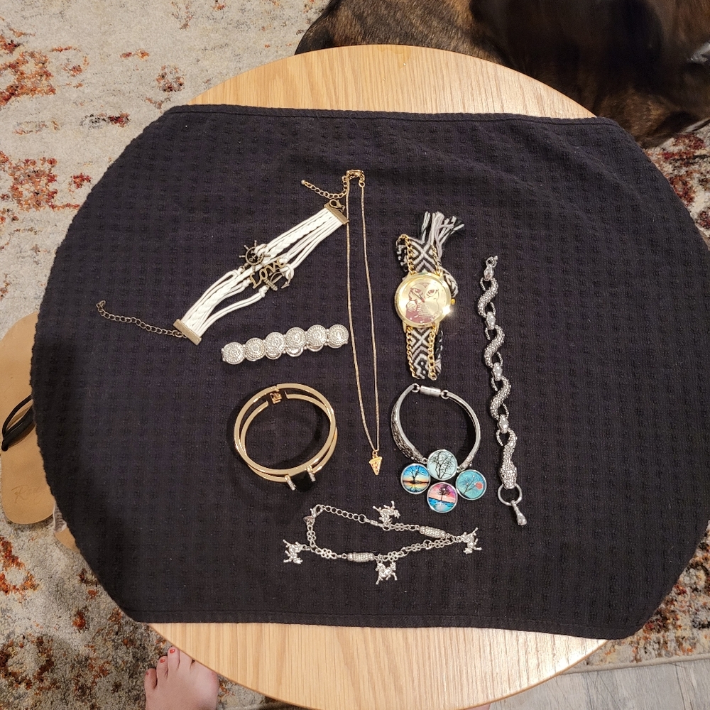 Assorted jewlery